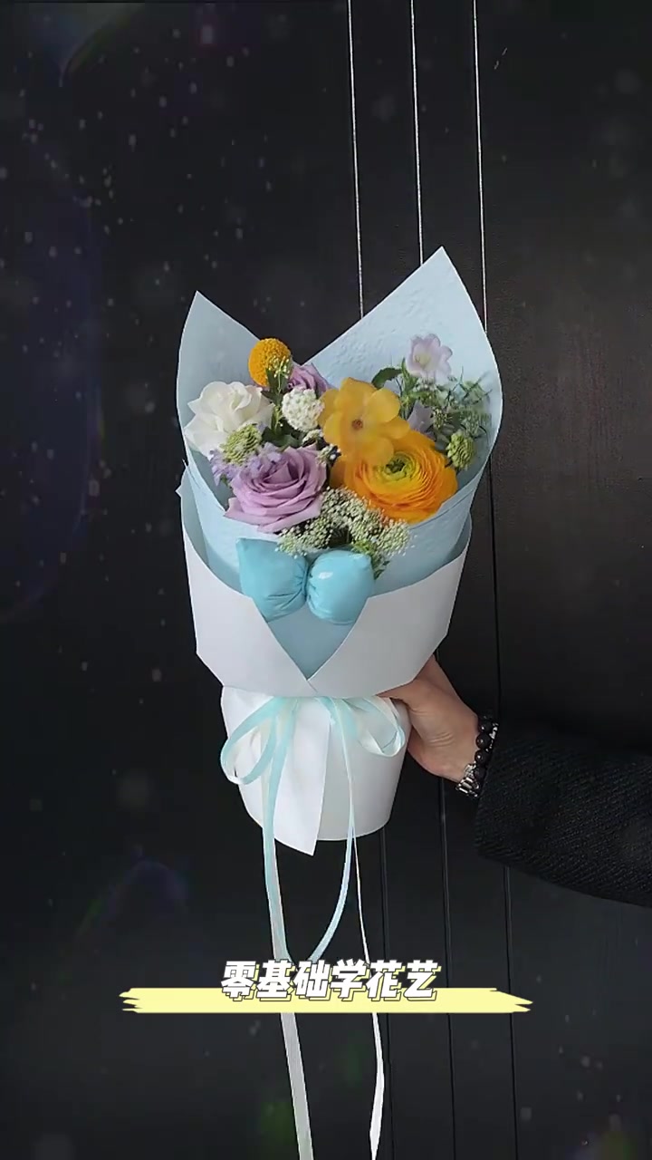 开花店培训:女神节小花束空壳包装 做你想做的人,这件事,没有时间的限制,只要愿意,什么时候