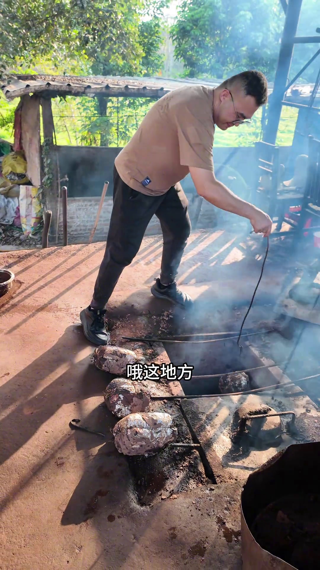 用泥巴窑的地炉乞丐鸡,120块一只又肥又大