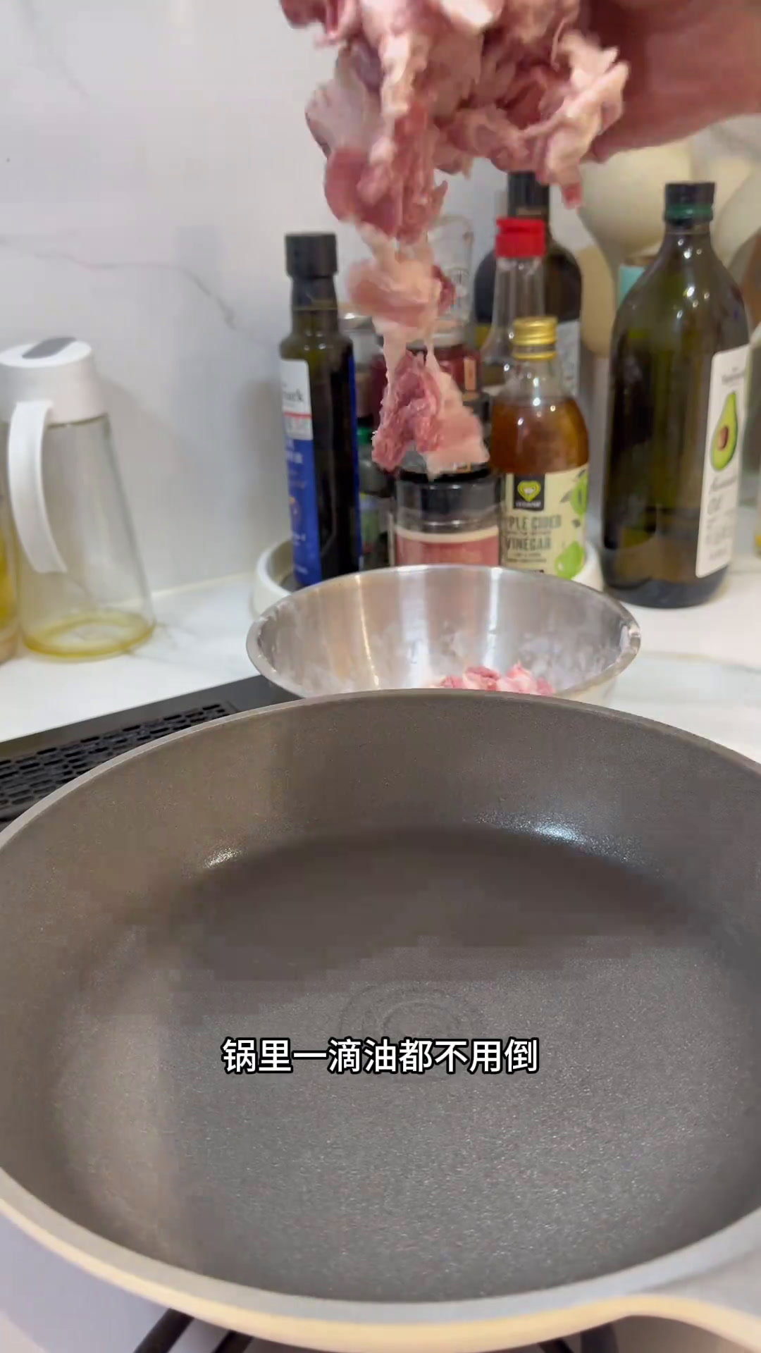 五花肉泡菜拌饭永远的神!配上韩式葱丝简直太绝了～