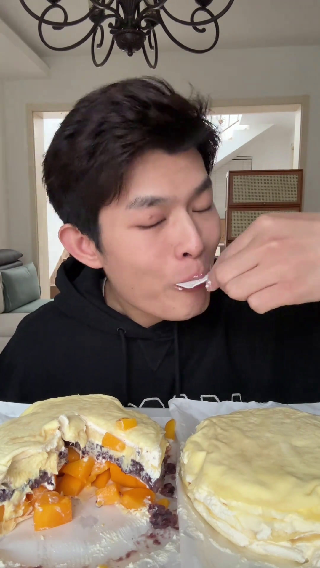 榴莲芒果蛋糕,超级好吃!我的天呐!真的超好吃