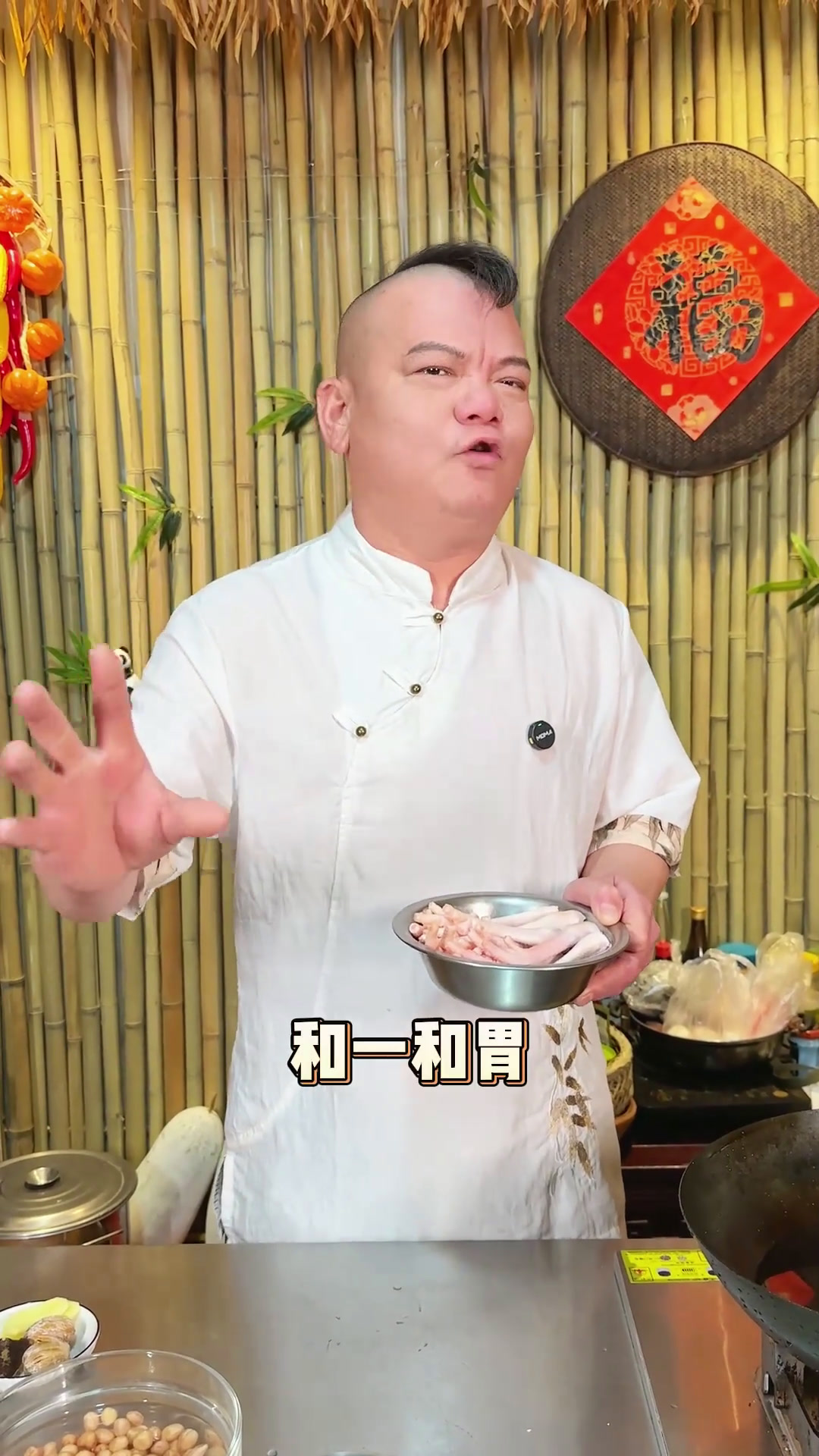 让这个“广东省汤之王”——花生眉豆煲鸡脚来治治这个回南天!