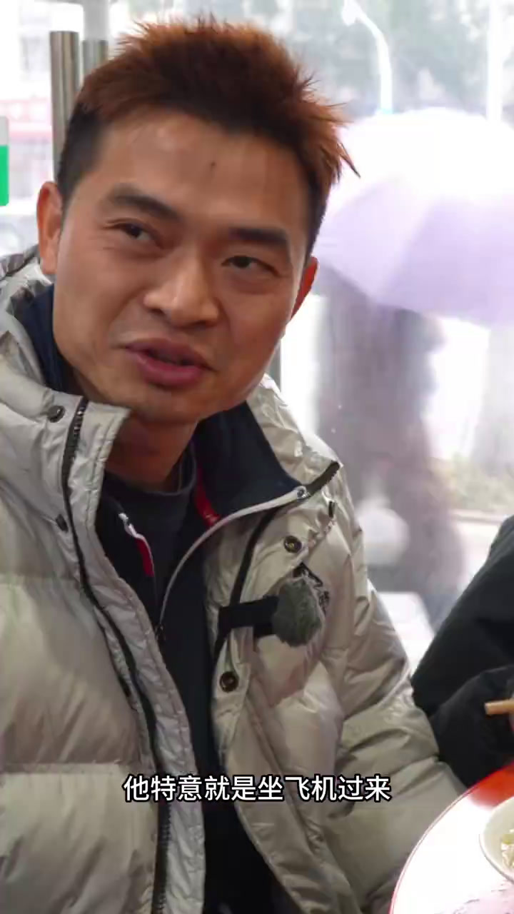 「来一碗宁波奉化牛肉干面,香迷糊了!」宁波城市种草指南 夜宵时间到!新鲜牛肉切片铺于面,热
