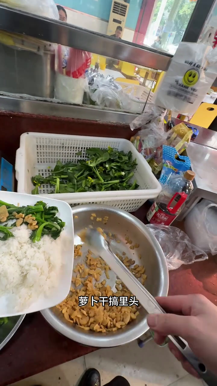 在中山68米就能吃到,乳鸽豪华烧腊套餐饭了,太划算了