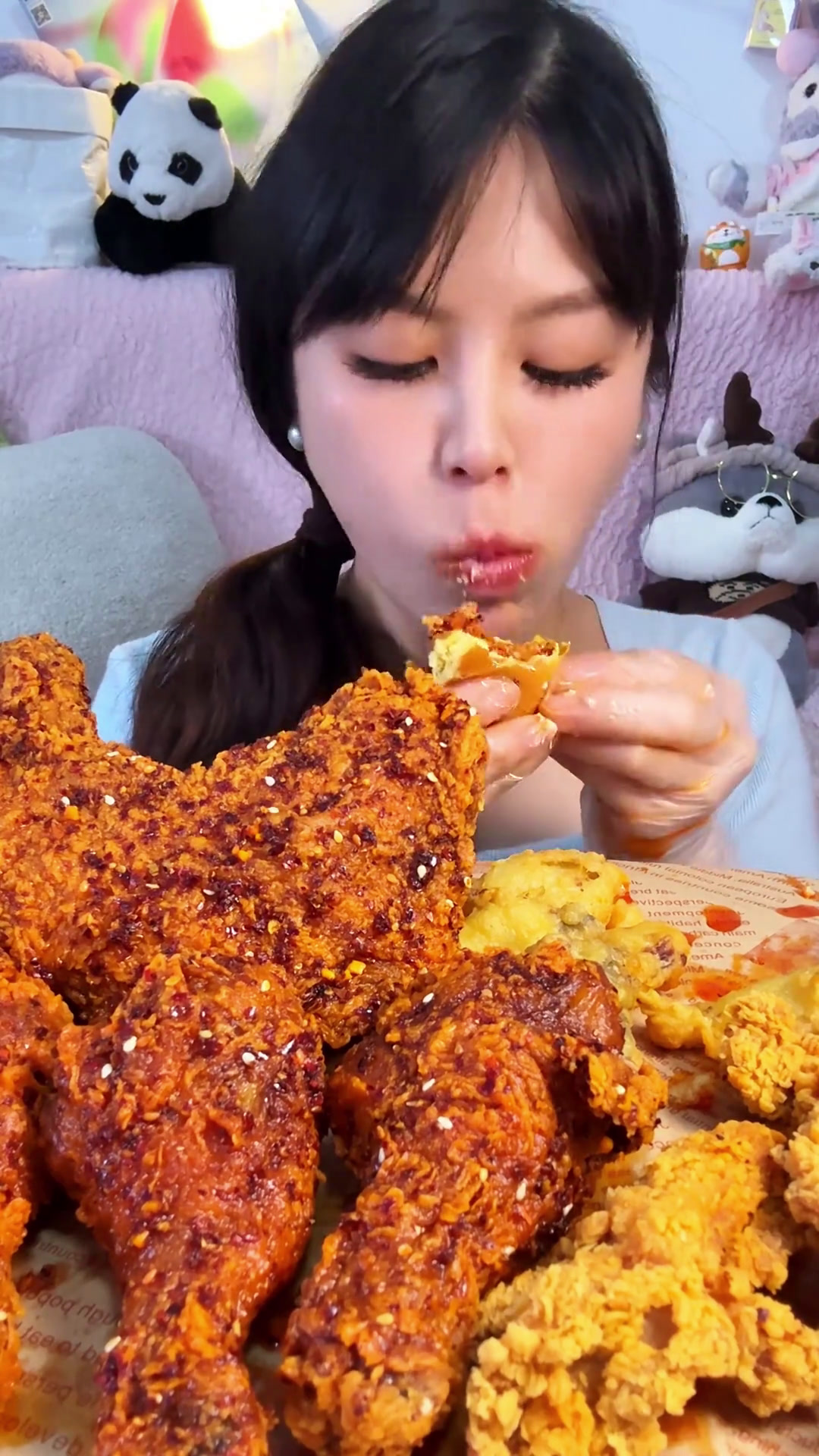 油泼辣子味的炸鸡汉堡拼盘来啦 油泼辣子脆皮鸡腿堡好惊艳