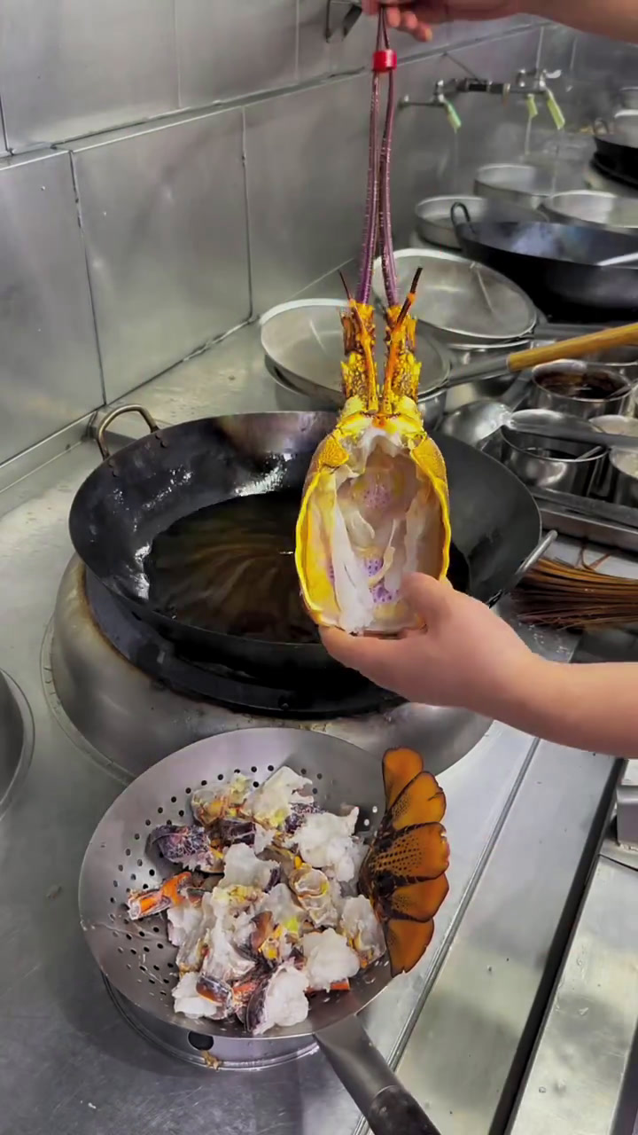 上汤伊面焗奥龙虾