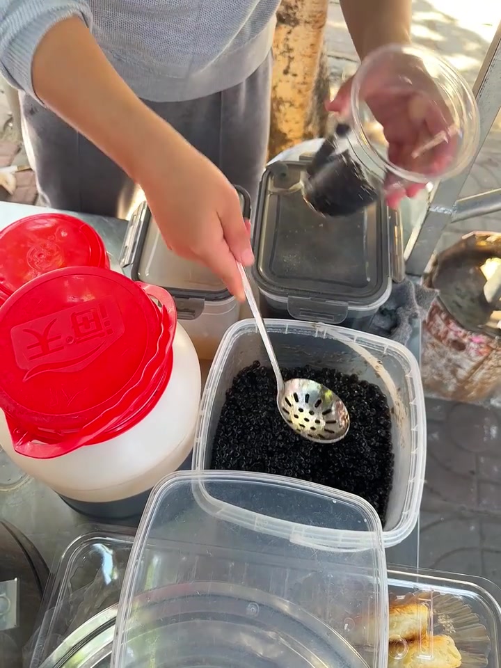 喝不喝街边5块钱一杯的珍珠奶茶?