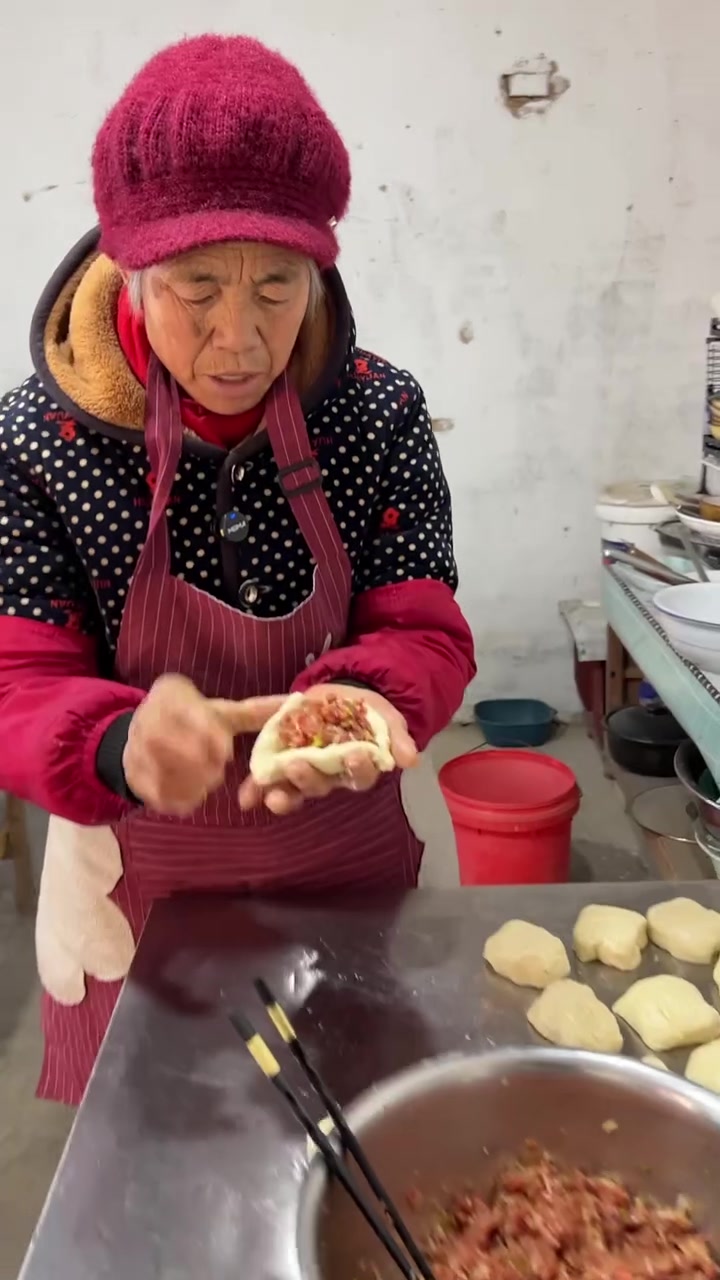 今天做的河南特色美食,肉盒子 皮薄馅多 吃着真的太香了