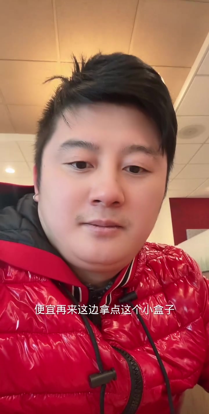 在美国简简单单的晚餐,吃两个蘑菇牛肉汉堡!惬意生活