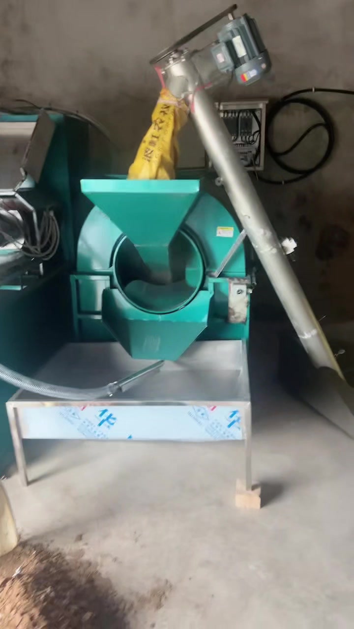 新榨油机用油饼磨合,新炒料机用菜籽磨合 准备压榨菜籽油