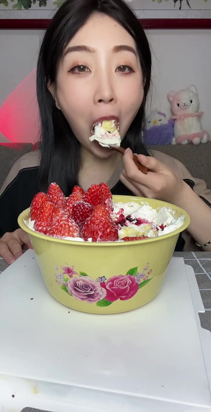 提前祝大家新年快乐新的一年暴富暴瘦暴美