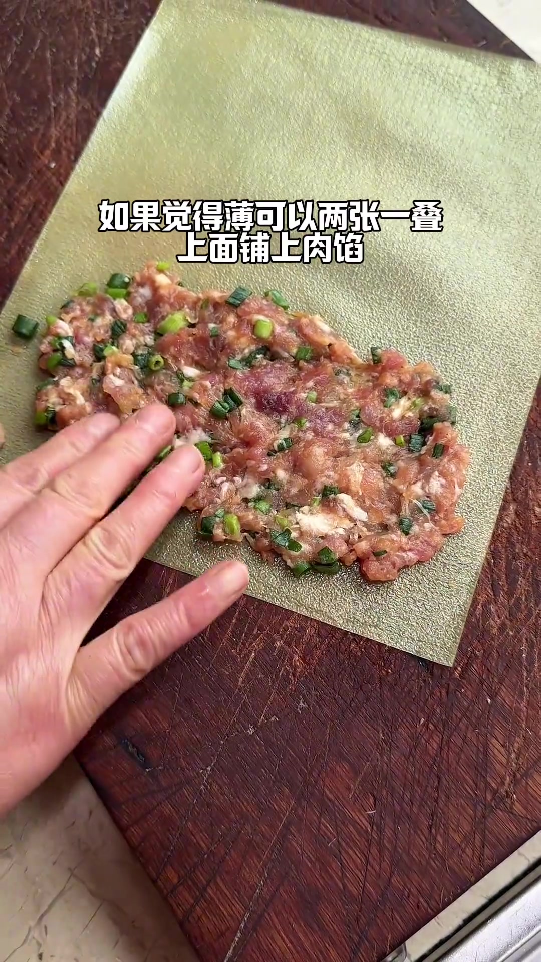 外酥里能油而不腻的葱花肉,是浙江酒席上必不可少的一道菜