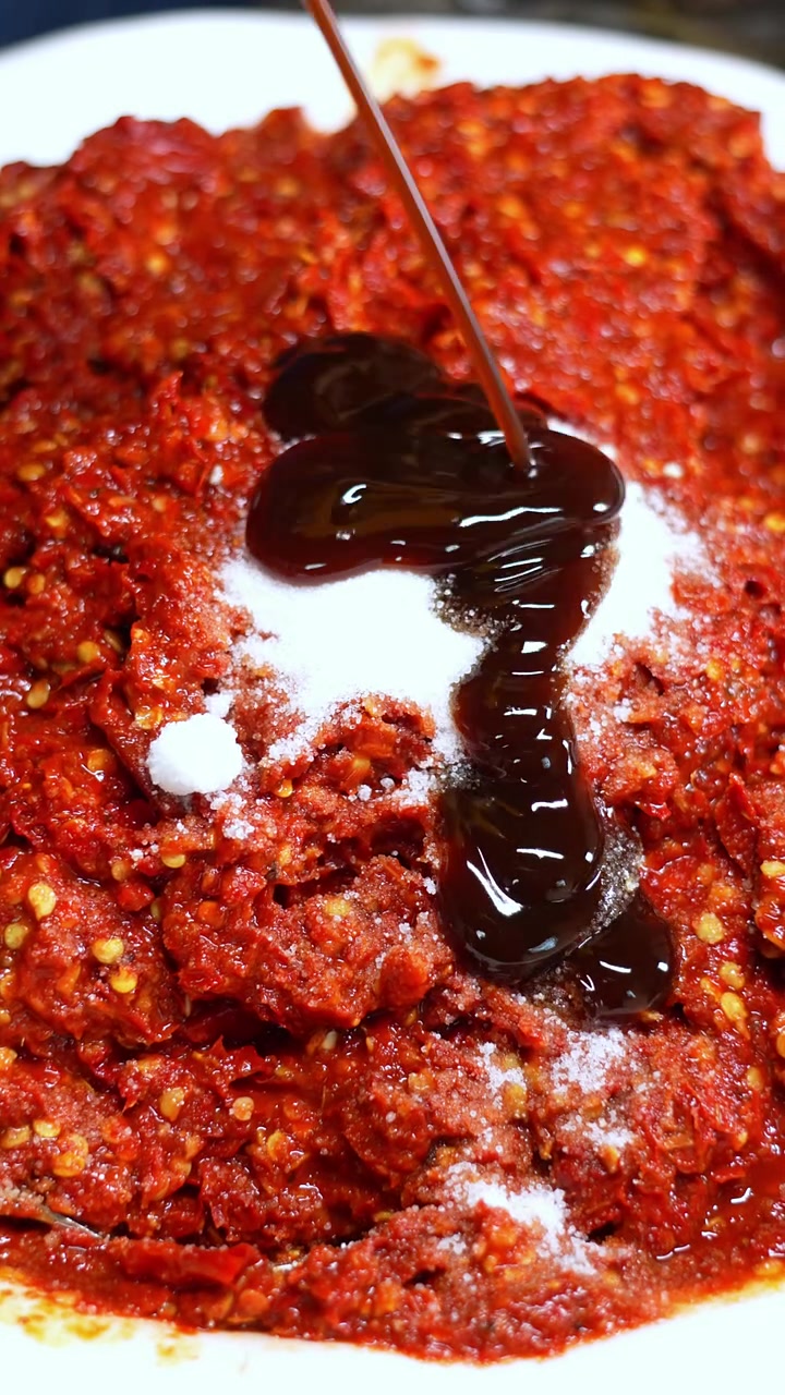 辣椒是贵州人做菜的灵魂,用这个海椒油拌菜拌面太香了