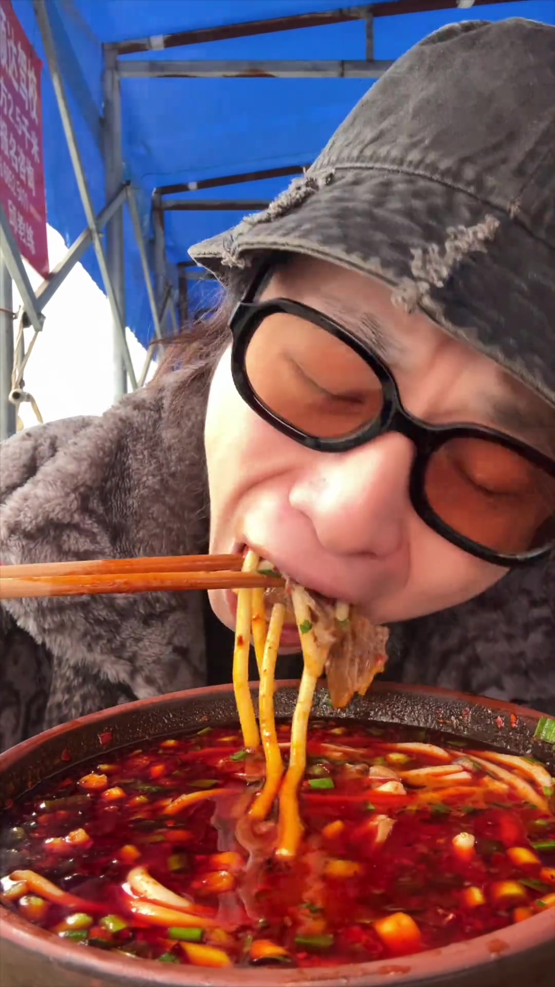 遵义街头排队王「羊肉粉」!汤鲜味浓太好嗦了