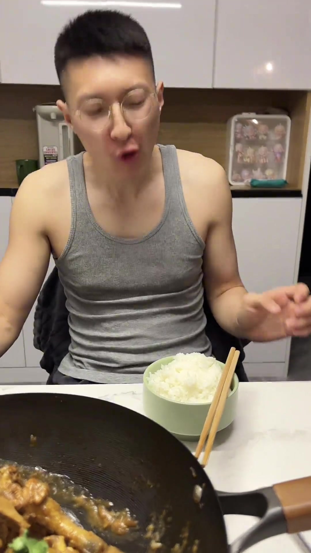 吃上就会一直“诶哟喔”的腻腻乎乎的小鸡炖土豆～