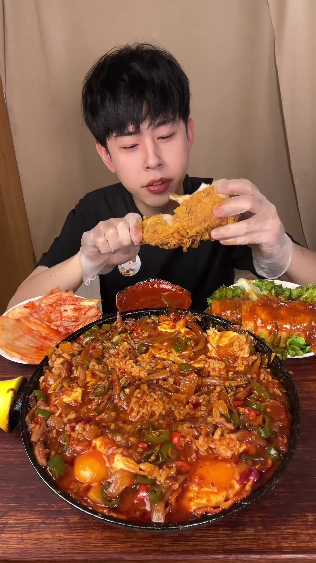 铁板鸡蛋辣炒鱿鱼饭遇到炸鸡腿五花肉泡菜卷