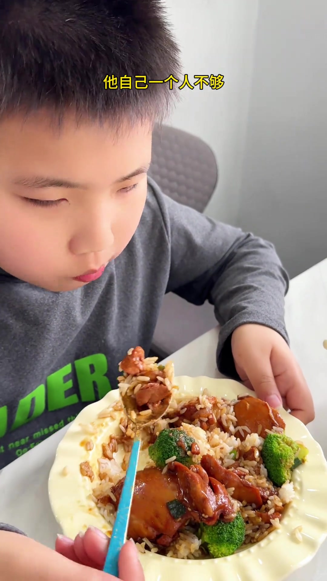 今天在家给孩子做的叉烧鸡肉饭,老香了