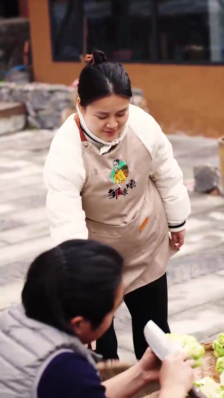 手工榨菜配红苕稀饭,晚晚和长顺儿平淡的农村生活