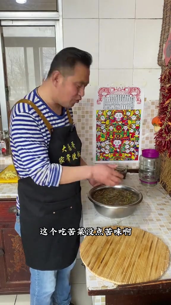 到了腌苦菜根咸菜的时候了~太好吃了~大家赶紧尝尝吧~
