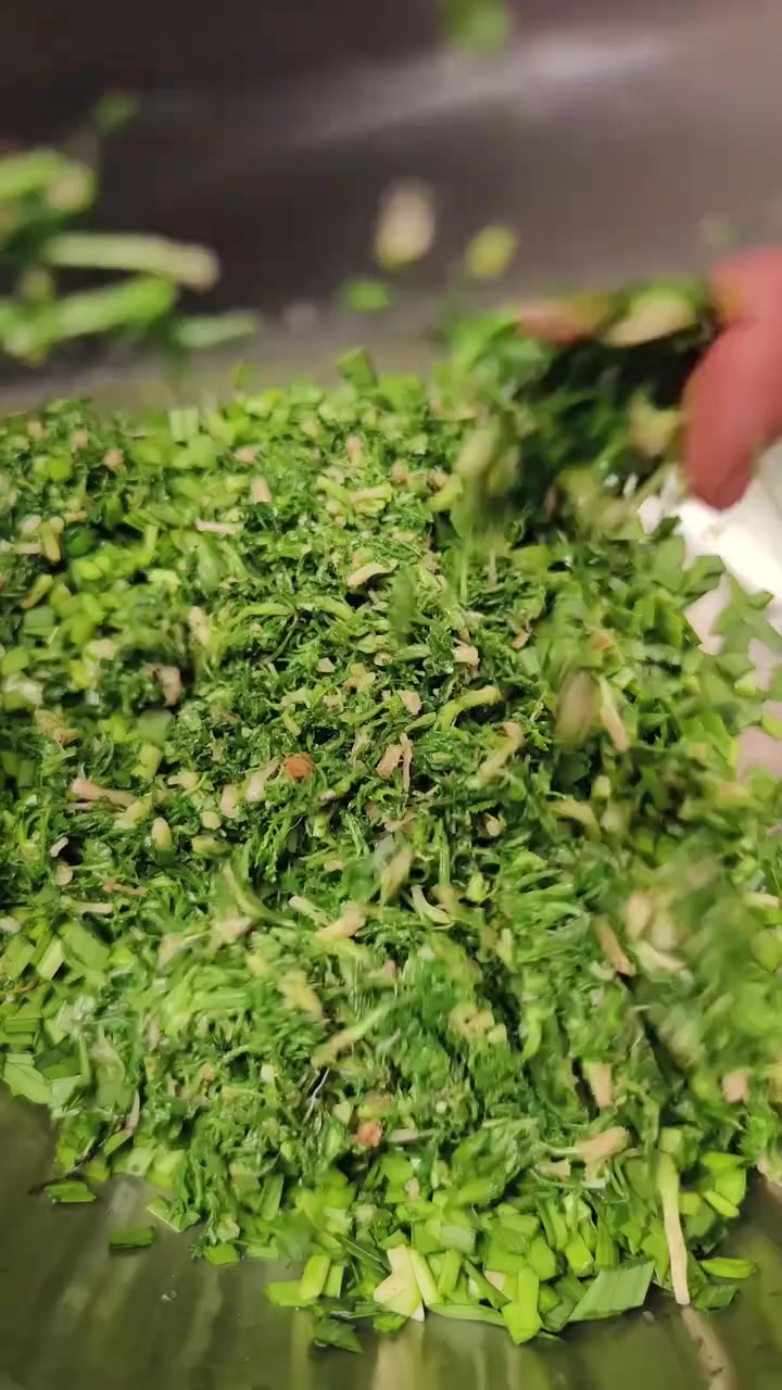 春天包荠菜包子,真是第一鲜,太鲜美了