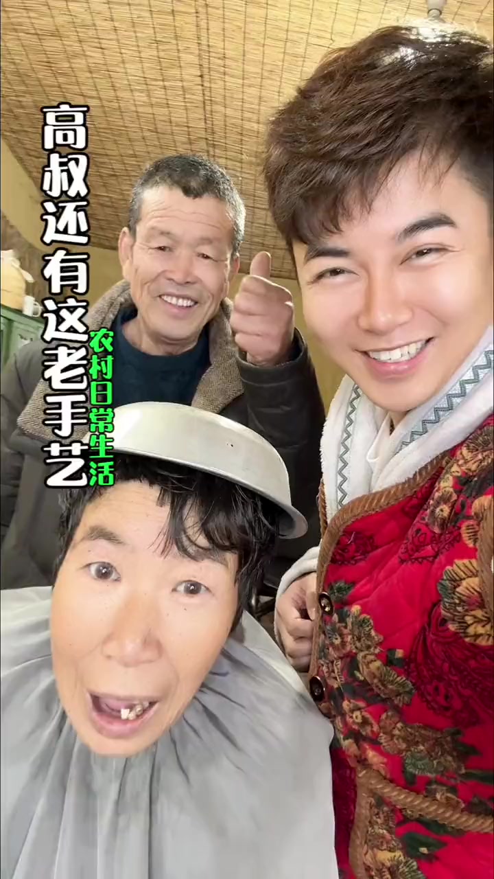 下雪了 给妈妈 高叔做个铁锅驴肉大鹅炖酸菜鹅 这酸菜 小味儿挠挠的 话说 高叔咋还有这老手