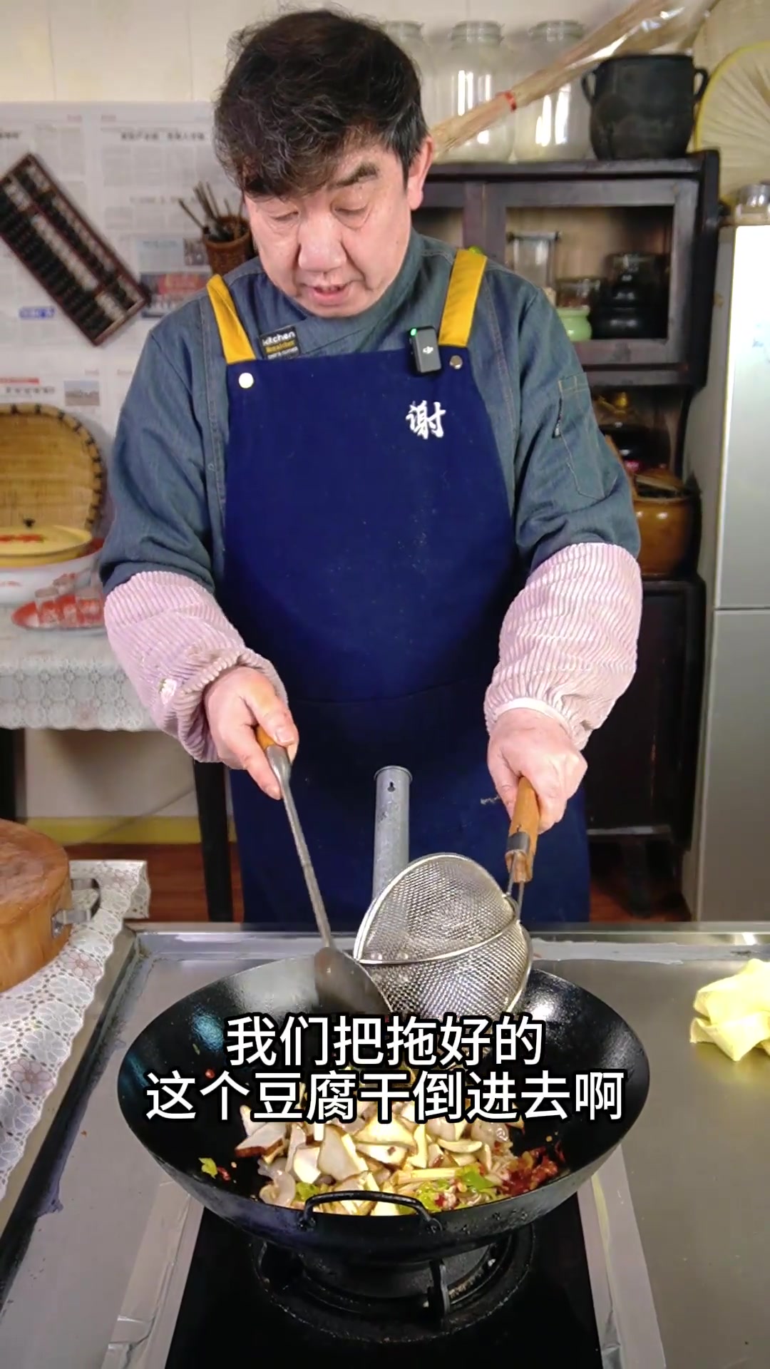 万能的糟辣椒,炒哪样都是饭遭殃,糟辣芹菜豆腐干