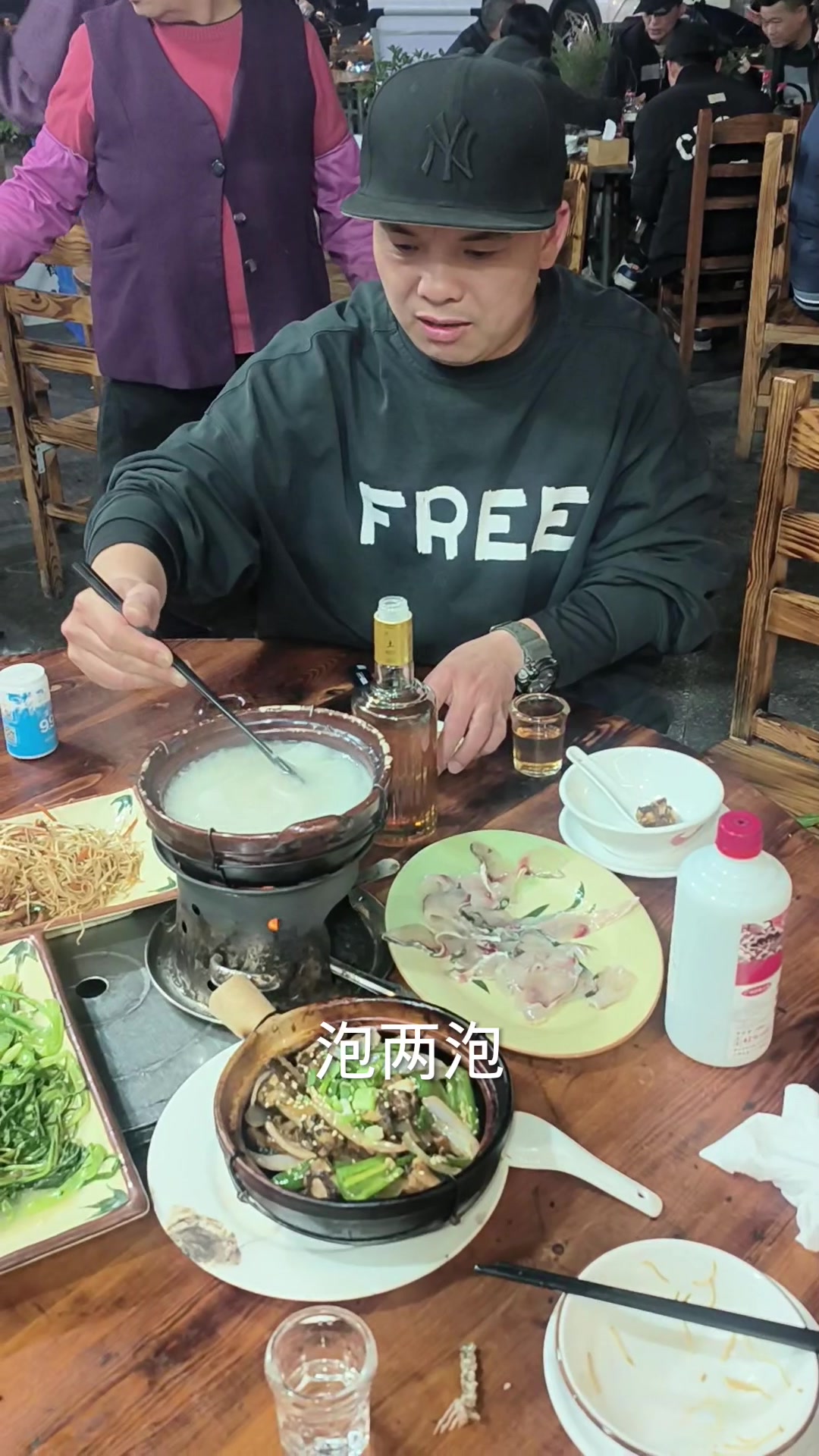 顺德粥底火锅,用滚烫的稀粥泡鱼片,好鲜啊