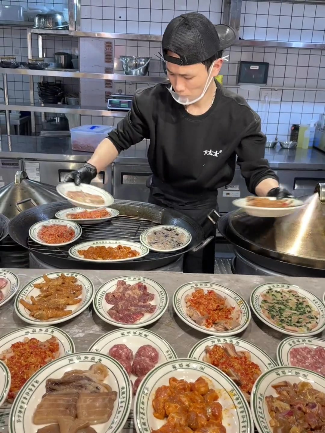 不用去宁波!昆明居民楼下的干蒸菜,烟火气十足