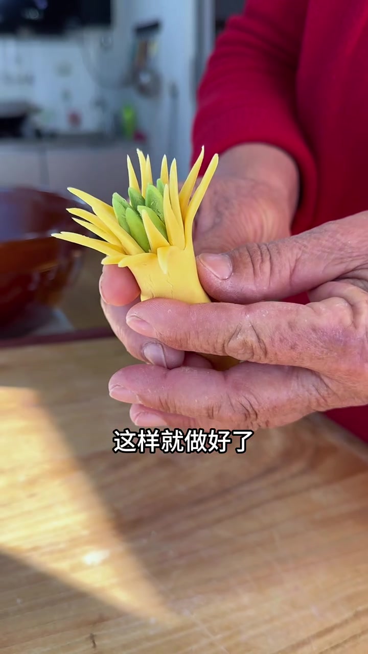 带你们看看,俺娘用好看的馒头花篮祝所有女同胞们节日快乐,天天开心