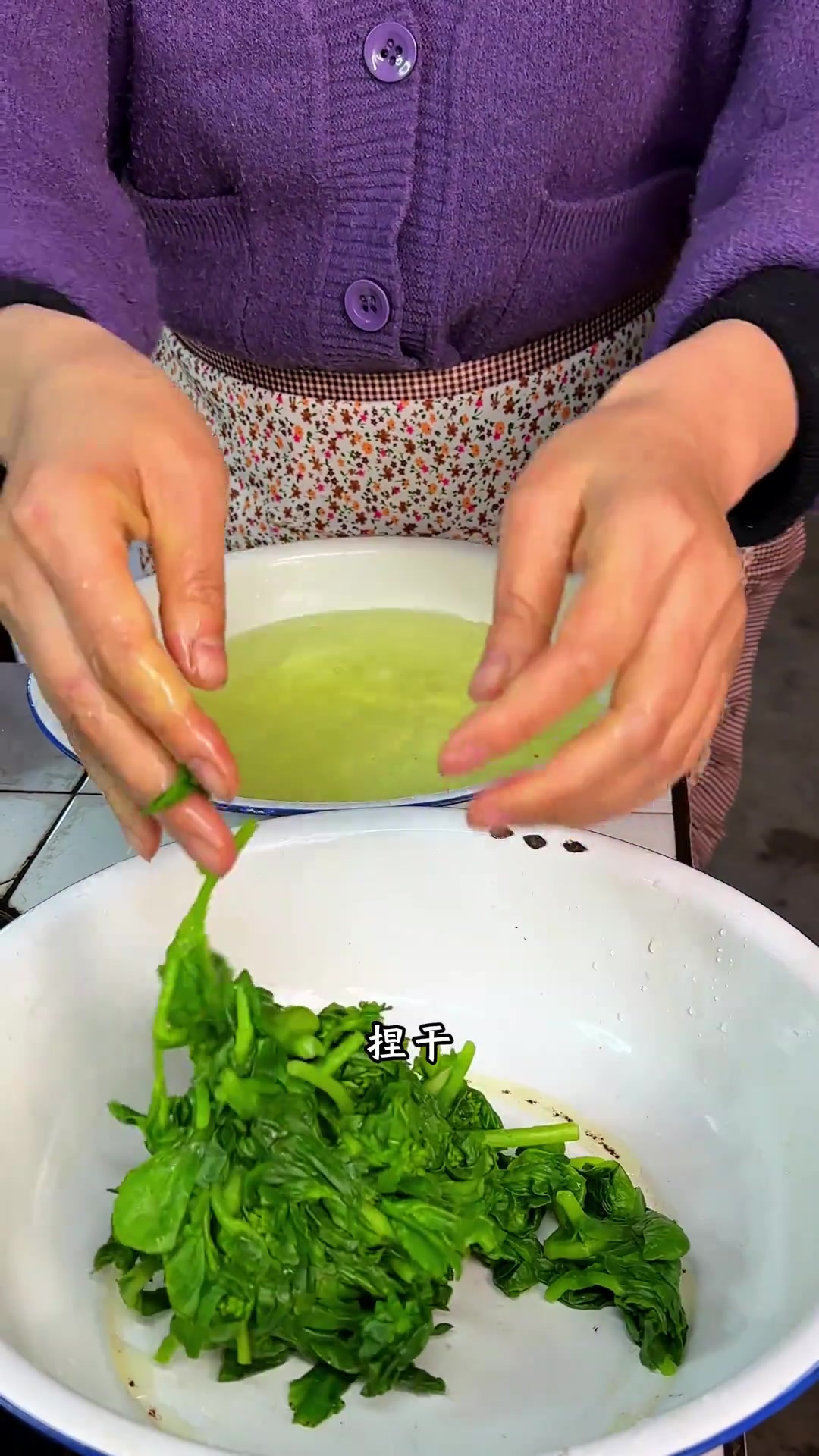正吃菜苔的季节,今天凉拌了个魔芋干拌菜苔