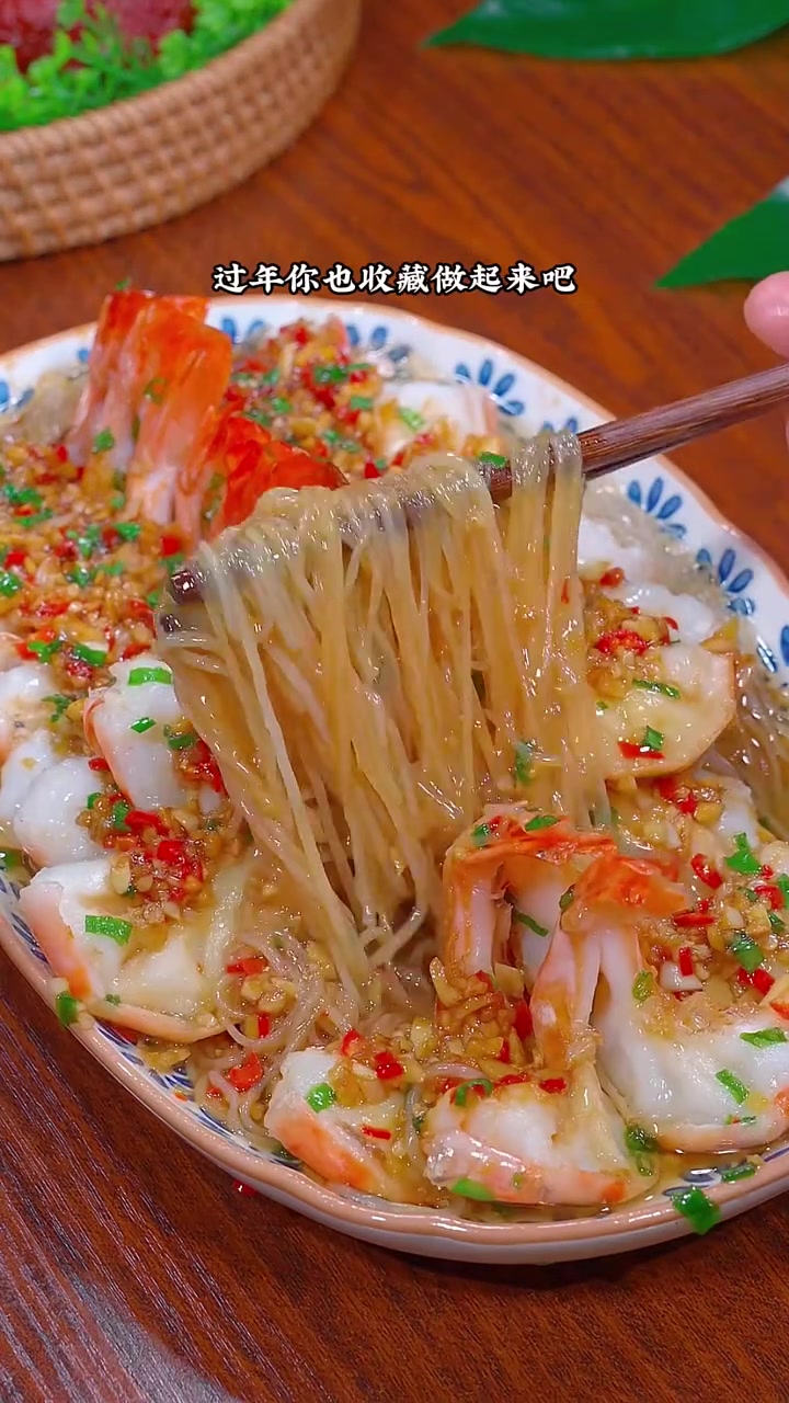 年夜饭做一道这样的蒜蓉蒸虾,全家夸你是大厨