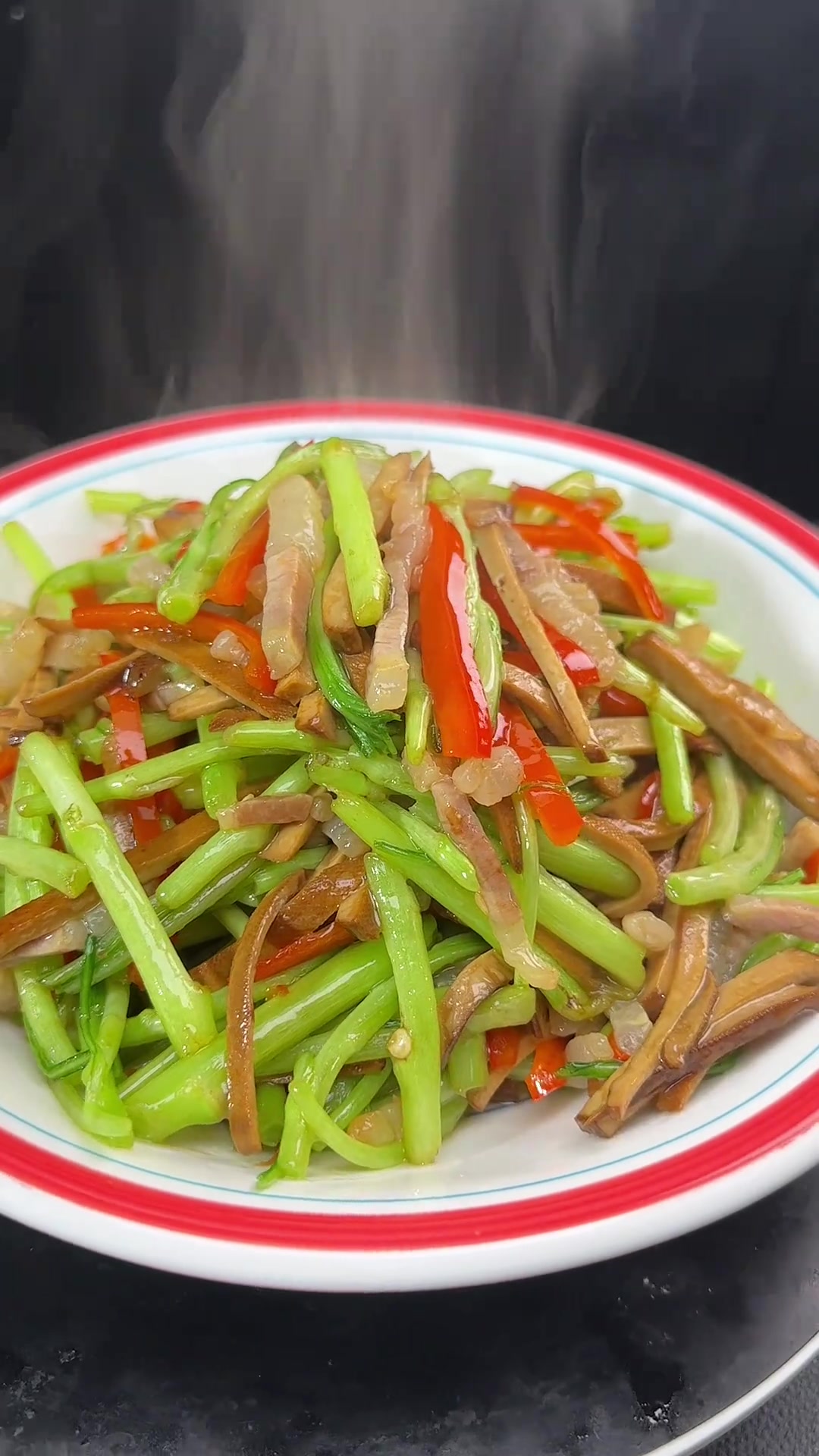 安徽特色小炒耗子,咸肉香干搭配红椒丝,鲜嫩美味家常下饭