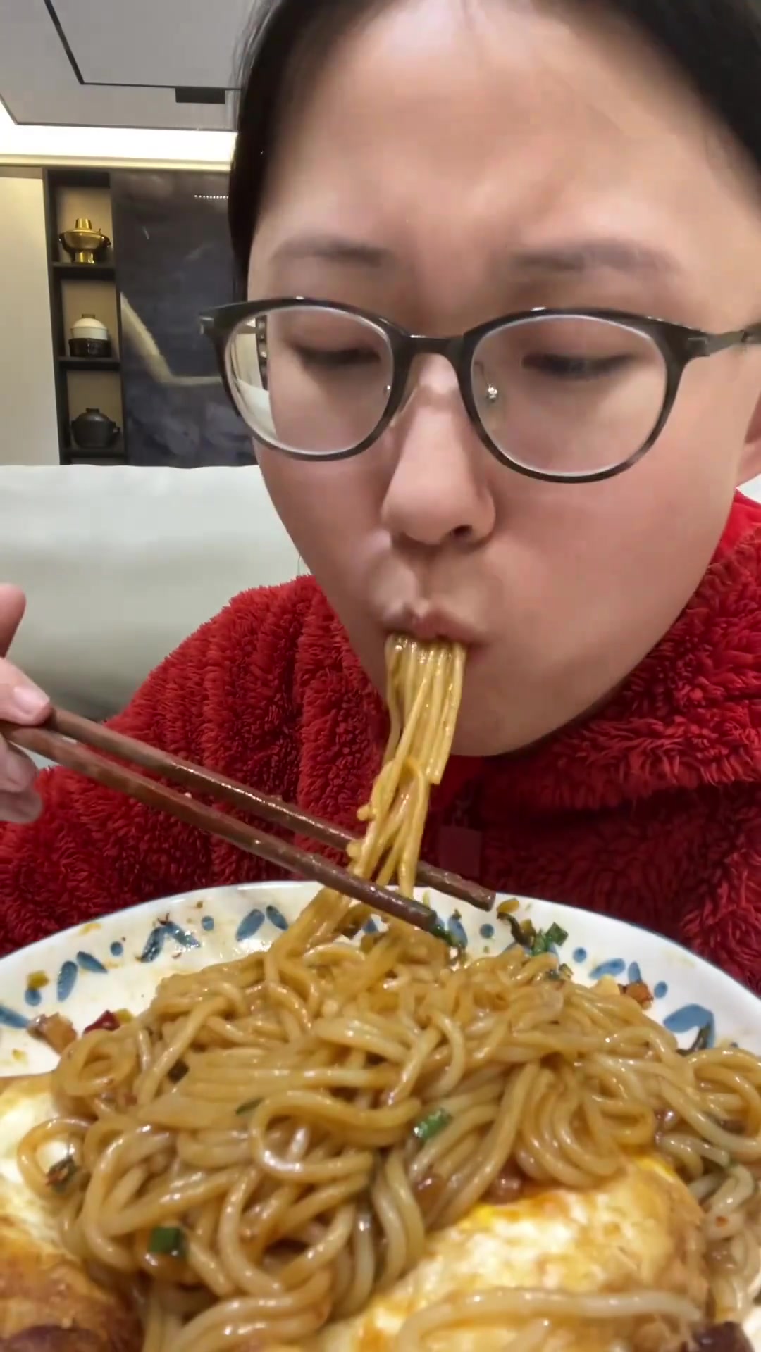 我妈出门旅游了难过的我狠狠给自己做了一顿夜宵抚慰心灵