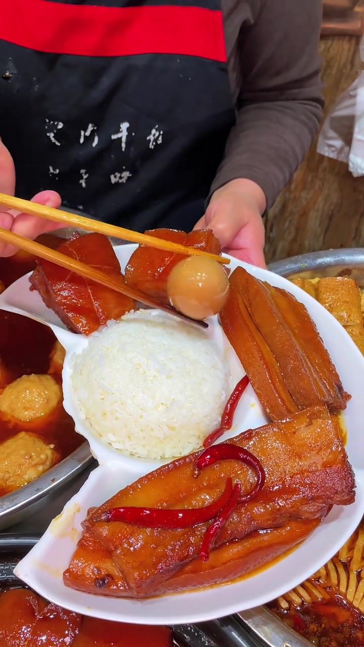 你们吃甏肉干饭米饭浇肉汤吗