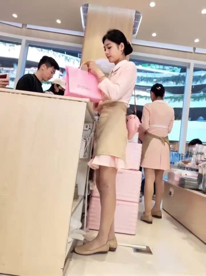 颜值即正义,好利来蛋糕招聘,空姐不一定在飞机上,也可能在好利来