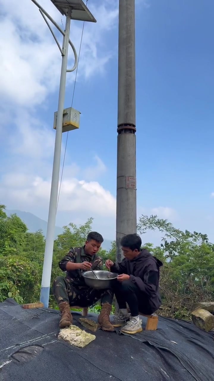 龙爪菜的吃法有很多种其中凉拌的做法是我比较喜欢吃的,那你呢有没有吃过凉拌龙爪菜?