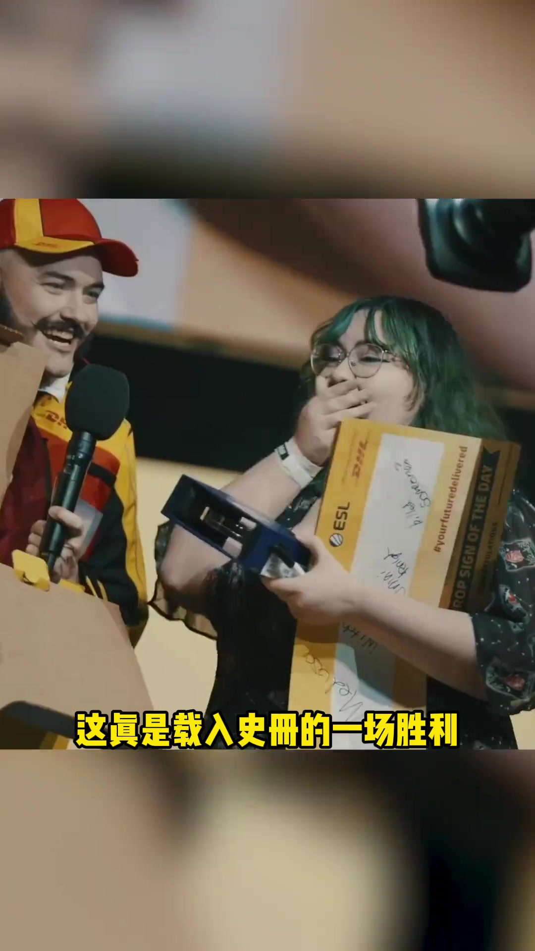 JEE接受采访时,感谢玩机器和冬瓜强