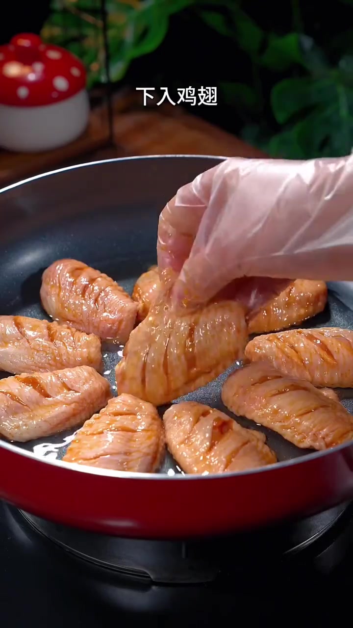 孩子们都爱吃的椒盐鸡翅做法原来这么简单,饭店一份要卖88,自己在家做成本只要几块钱 椒盐鸡