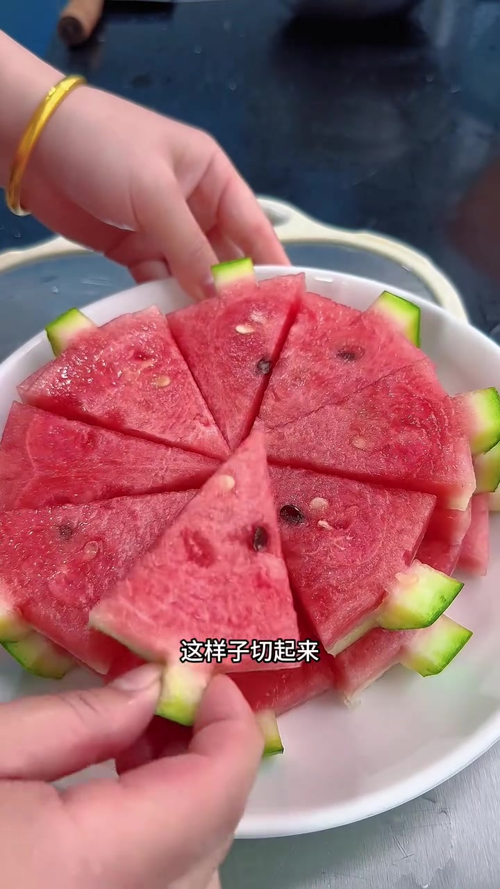 不点外卖,一家六口的家常晚餐  吃自己下厨的饭菜特别有成就感,在最普通的日子里,藏着人间烟