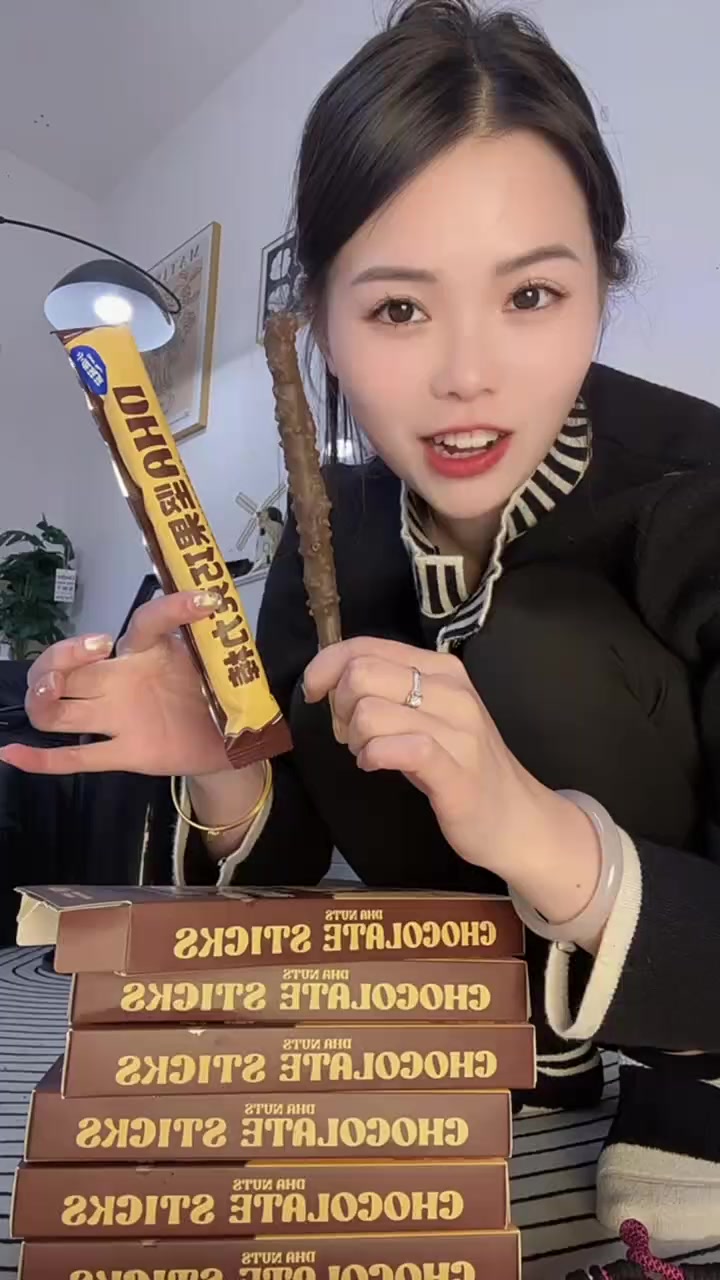 真的太懂小朋友了 坚果和巧克力的组合 太好吃了!纯可可脂给孩子吃着也更放心每个月都回购