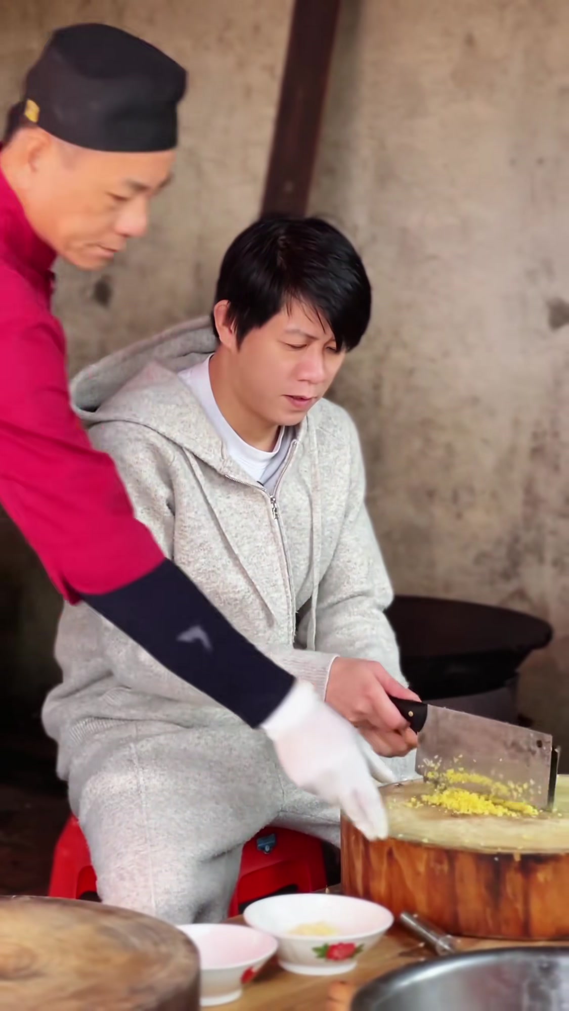 吴川年例菜第二期第三道菜:白斩鸡,上菜啦!三起三落是基本操作!