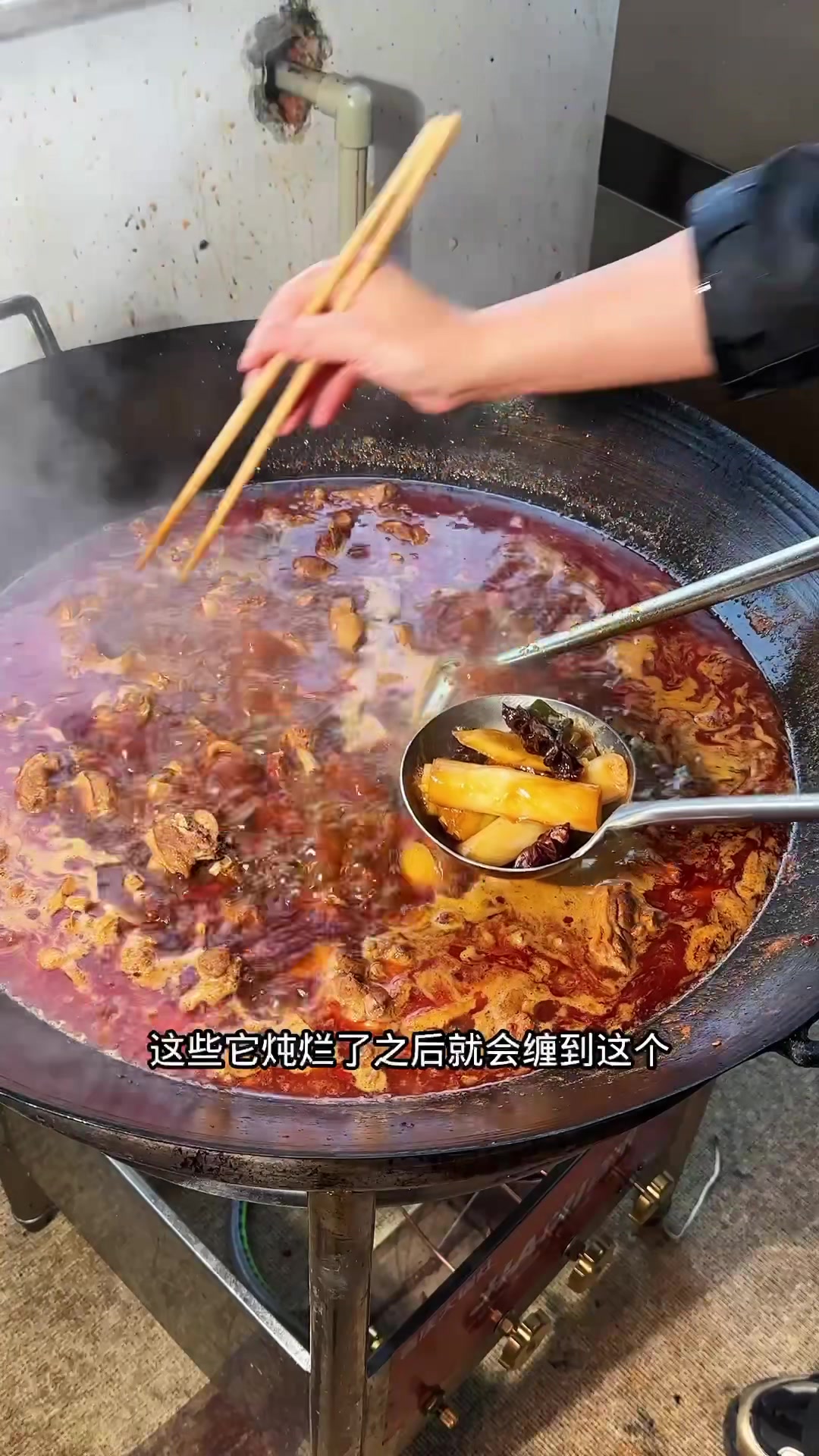 今天给工地师傅们做的鸭腿炖土豆，又是草率的一顿饭