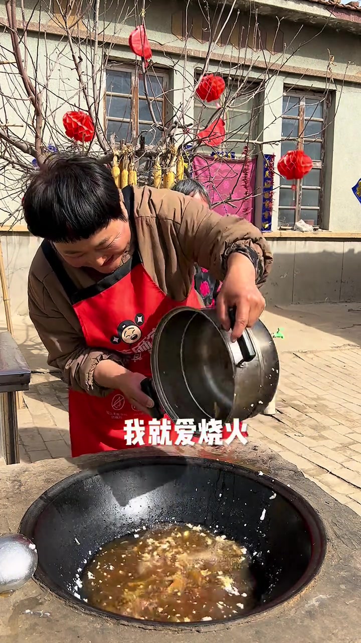 河北保定的特色老汤熬焖子,不好看但是好吃