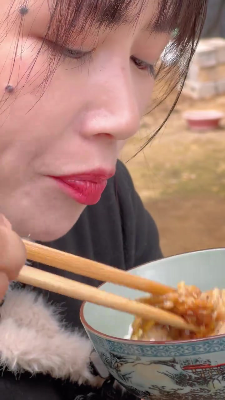 广西人的农村生活,看看今天我妈做的阳朔啤酒鱼你们能打几分 又是没翻车的一天