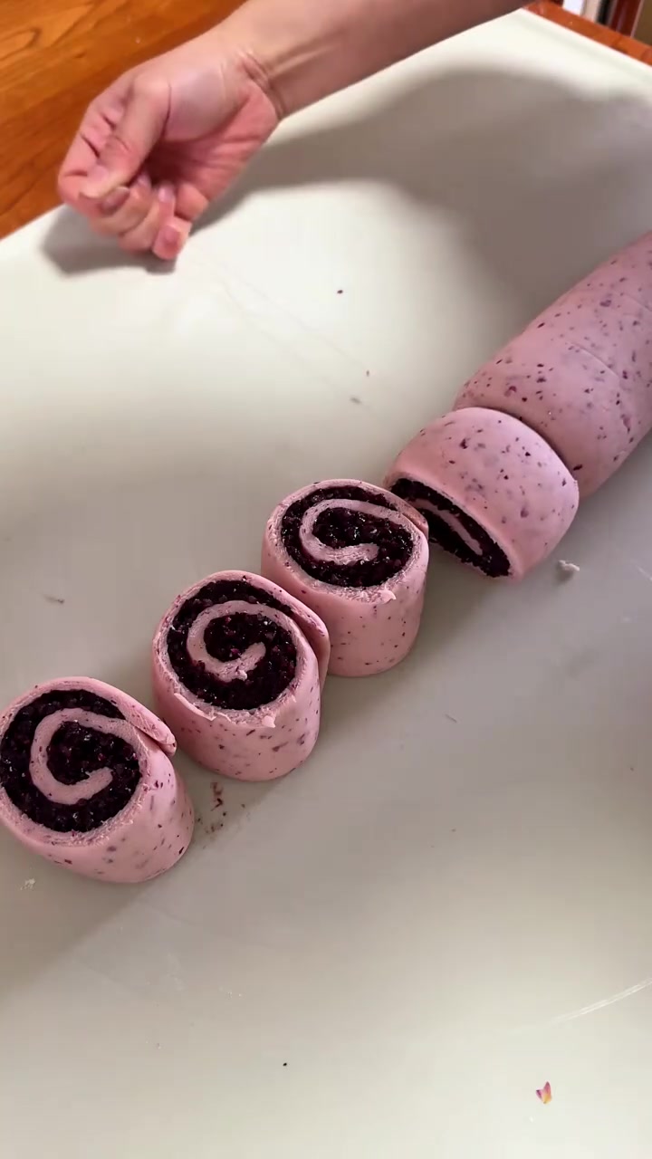 奶香玫瑰紫米馒头这样做太好吃,老人孩子都喜欢