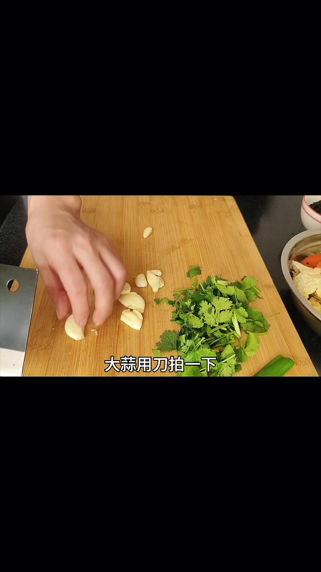 白菜木耳炒胡萝卜,随便炒炒就香到离谱,你们也快去试试吧!