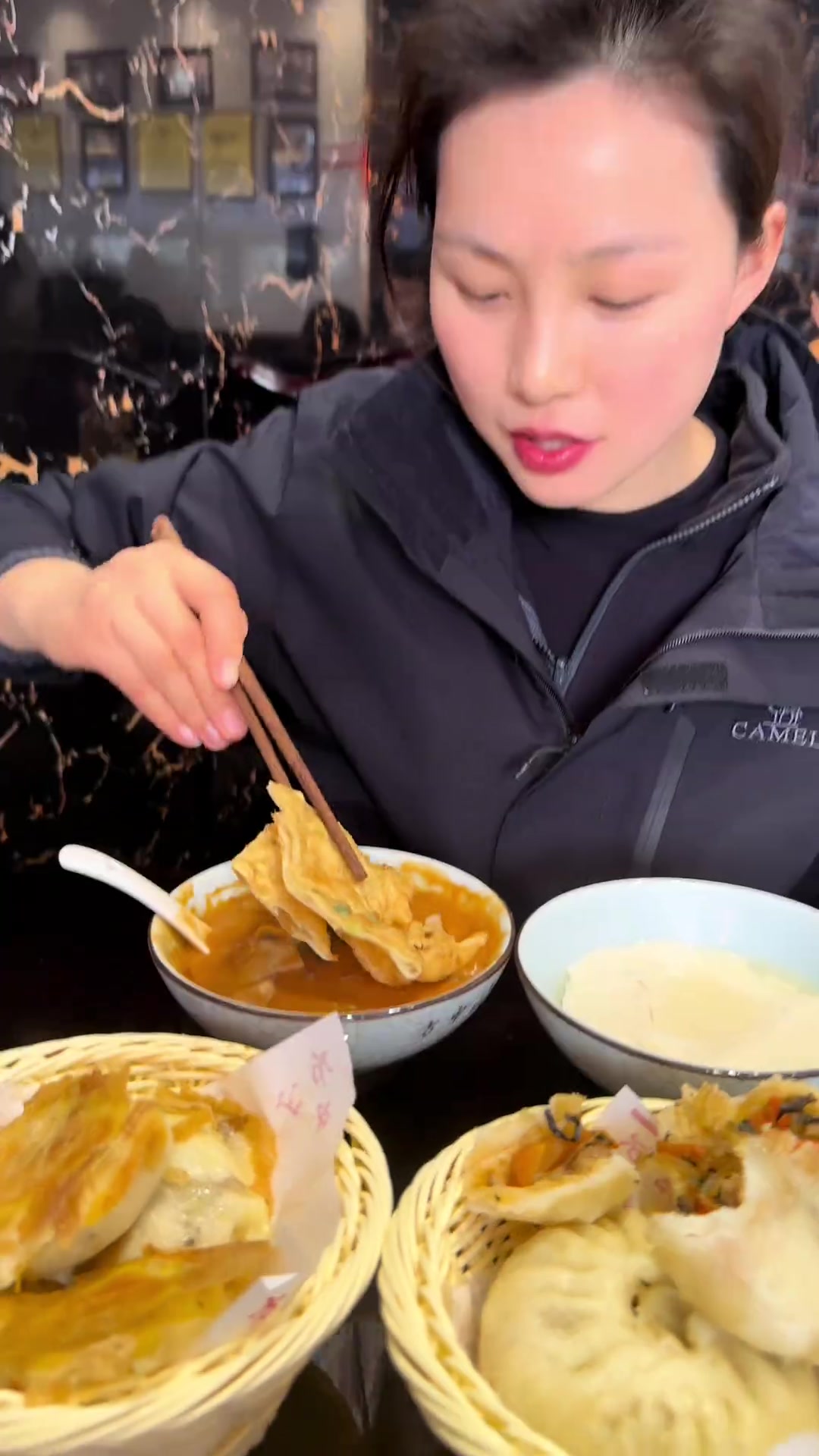 在亳州的第一餐吃牛肉馍,那第二餐就喝方中山的胡辣汤