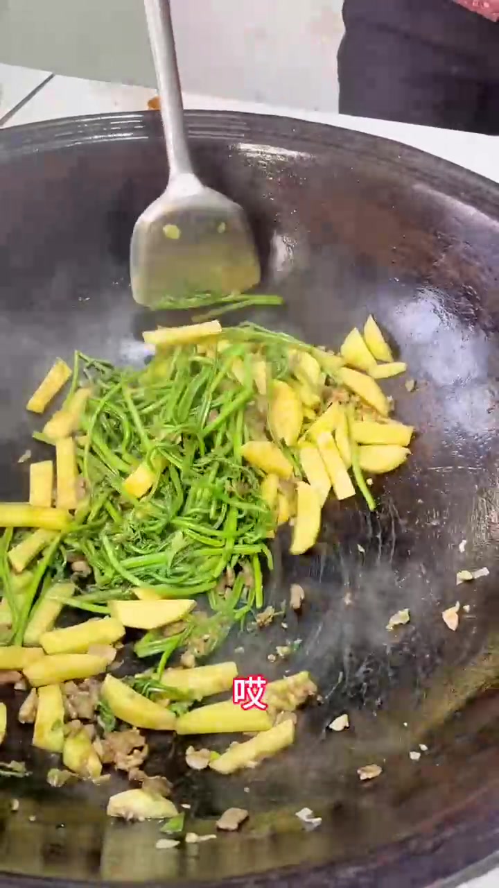 莜面窝窝熬蕨菜