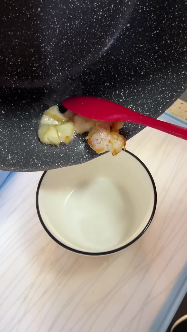 今日菜系鳕鱼大米粥,添加松茸调味料,宝宝更爱吃