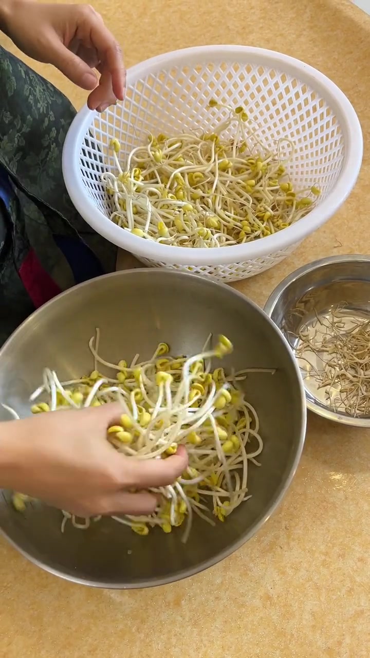 早上喝个热腾腾的干明太鱼解酒汤真的太舒服了,吃完又是元气满满的一天!