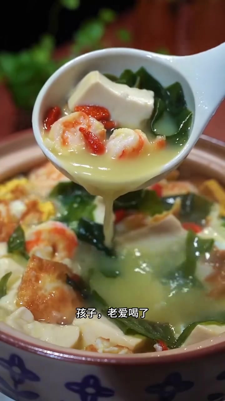 裙带菜怎么挑?东北早市土豆哥教你怎么挑选营养健康又美味的2025年头茬新裙带菜!裙带菜和海